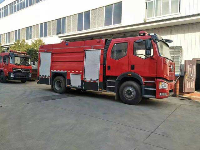 最新8噸泡沫消防車 解放j6雙排泡沫消防車生產廠家 參數
